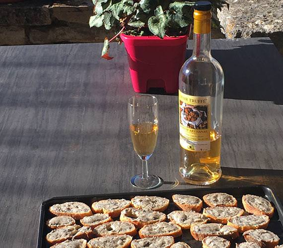 Apéritif à base de truffes, ©C.Seguy - Lot Tourisme Apéritif à base de truffes