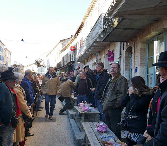 Marché aux truffes à Lalbenque, ©C. Seguy - Lot Tourisme Marché aux truffes de Lalbenque