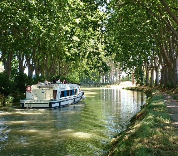 Bateau promenade sur le Canal du Midi © E.Brendle / Hérault Tourisme