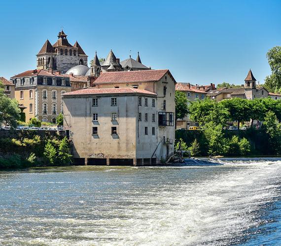 Cathe?drale de Cahors vue de la rivie?re © Lot Tourisme