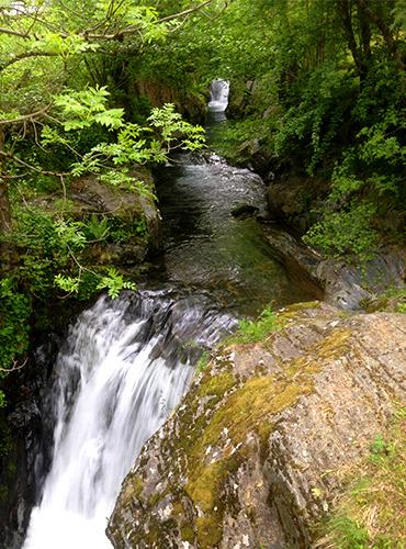 Chute d'eau dans le canyon