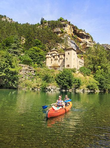 Canoë dans les Gorges du Tarn, Remi Flament Devant le château de La Caze