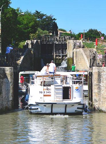 Expérience Hérault, Cap daide au Canal du Midi, G.Delerue / Hérault Tourisme Ecluses de Fonseranes
