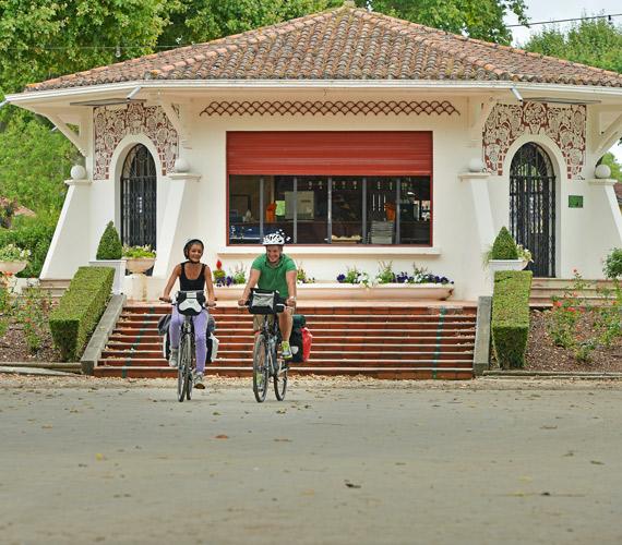 Moissac Le kiosque de l'Uvarium - Moissac © Tarn-et-Garonne Tourisme
