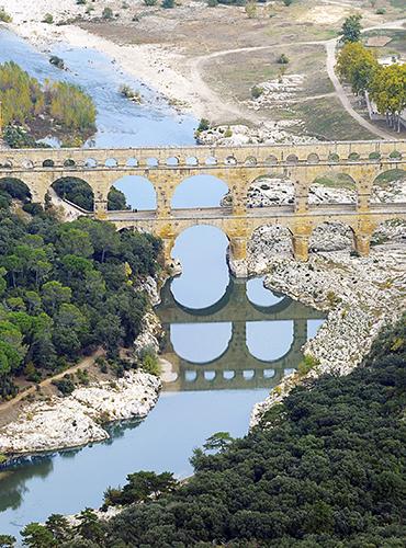 L'intérieur de la canalisation du pont du Gard