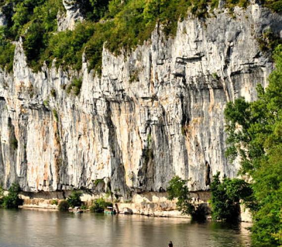 Le chemin de halage de Ganil au bord de la rivière Lot