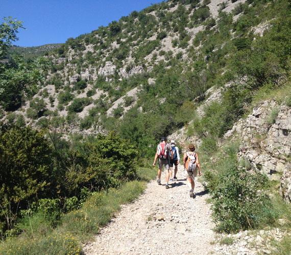 Randonnée à Navacelles © S.Lucchese / Hérault Tourisme