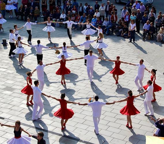 Perpignan - La Sardane © Ville de Perpignan