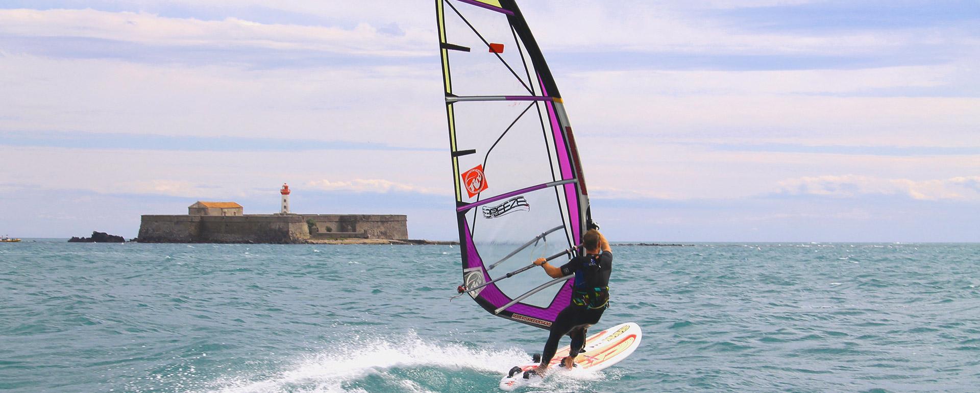 Stage de voile devant le fort Brescou