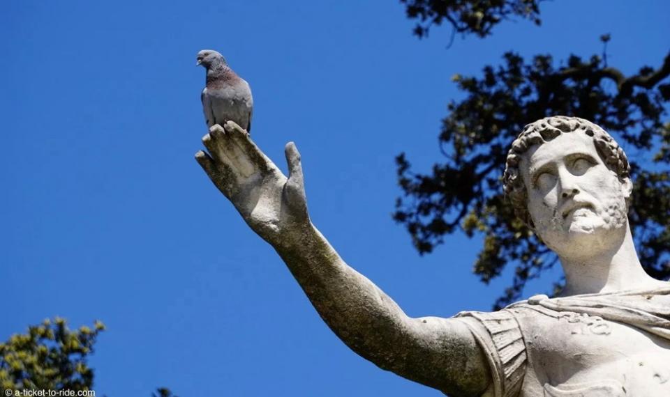 Statue d'Antonin à Nîmes