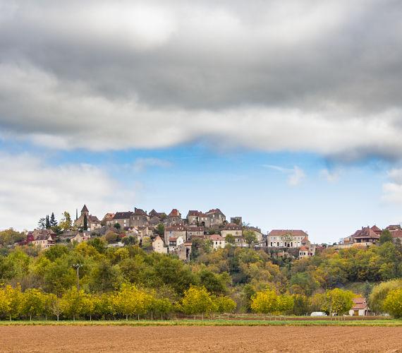 Vue sur le Village de Calvignac © Lot Tourisme