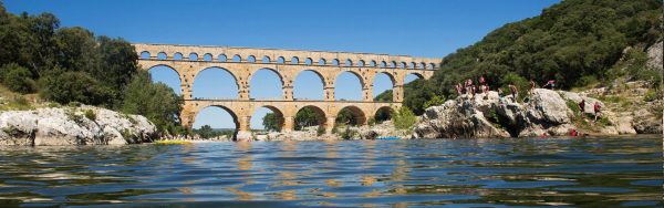 Baignade au Pont du Gard © A.Cougnenc / CRTL Occitanie