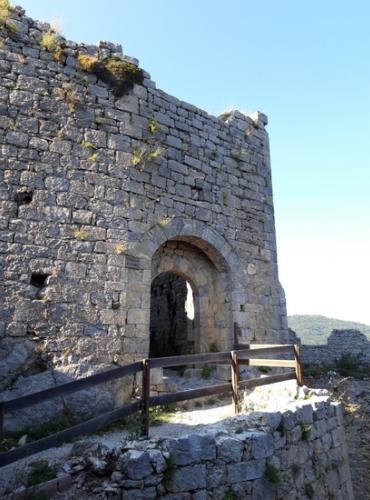 Le château de Puilaurens sur son piton rocheux