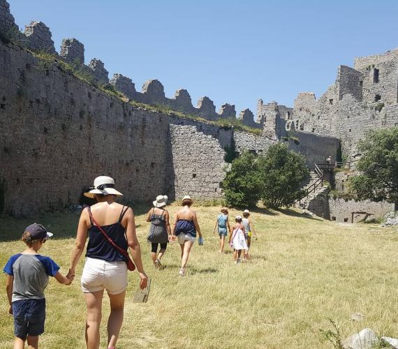 La cour de Puilaurens