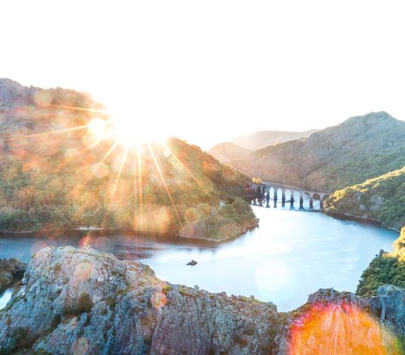 Coucher de soleil sur le Lac de Villefort, Simon Mioni Lac de Villefort + golden hour = <3