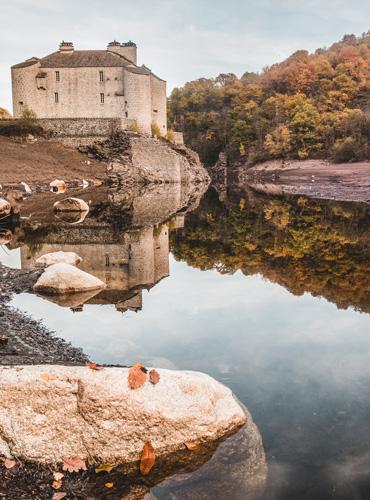 Château de Castanet en Lozère, Simon Mioni Le Château de Castanet voit double !