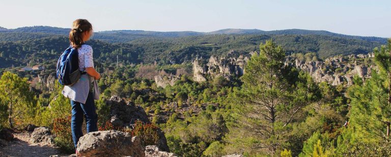 Balade au Cirque de Mourèze © S Durand-Keller / Hérault Tourisme