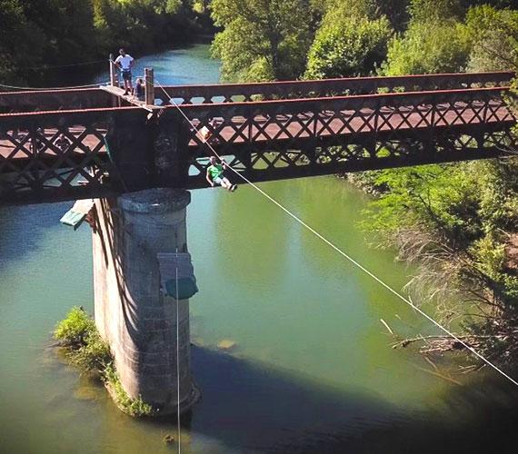 Tyrolienne géante au dessus du Vidourle