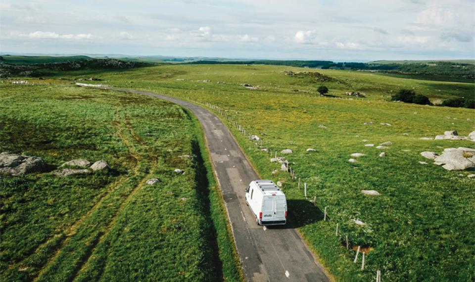 Voyager en van sur l'Aubrac en Lozère