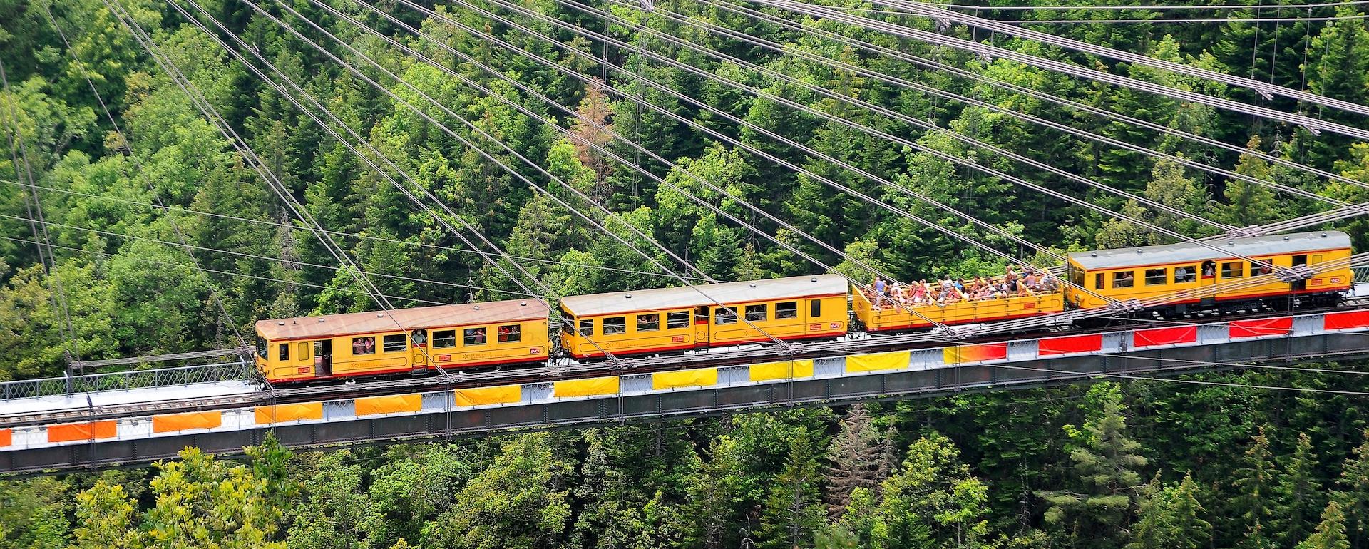 Train jaune de Cerdagne ©Office de Tourisme de Font Romeu