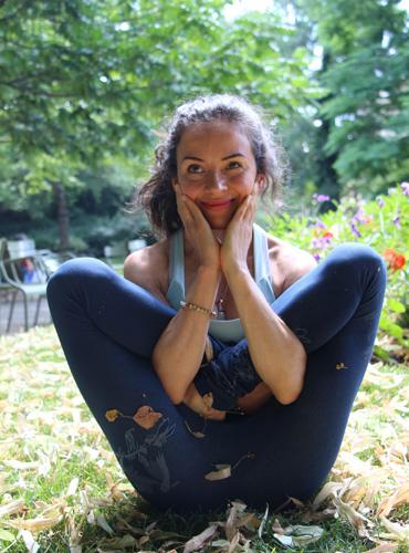 ... et Olivia, votre dévouée prof de yoga !