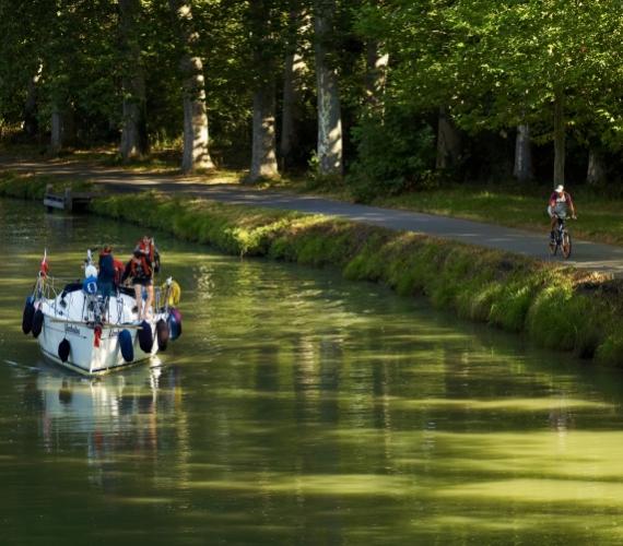Bateau de location -canal du midi © Dominique Viet / CRTL Occitanie