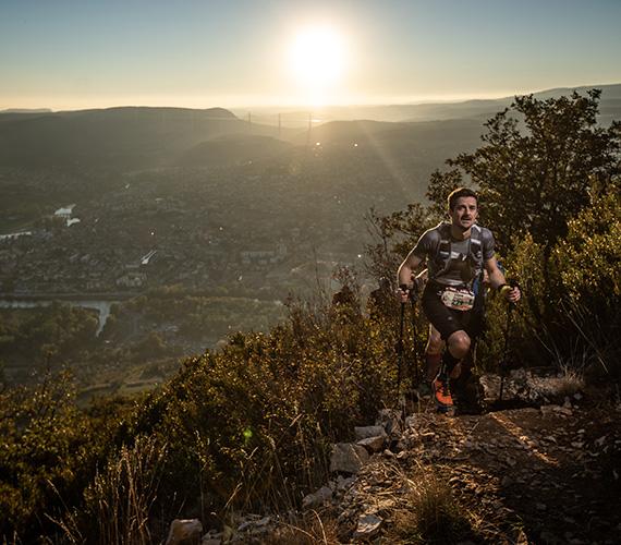 Le Viaduc de Millau en toile de fond ! © Festival des Templiers