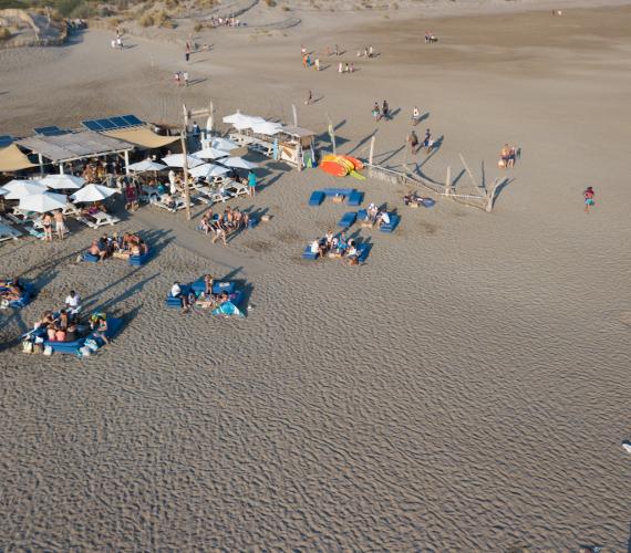 Paillotte plage Espiguette © Christelle LABRANDE