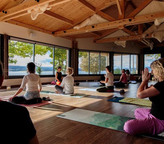Retraite yoga Les terrasses du lac Naussac