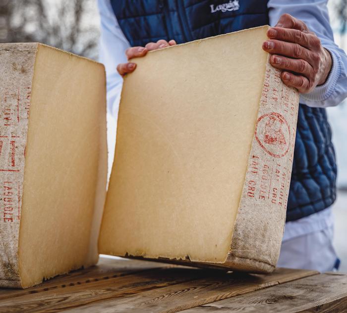 Fromage de Laguiole AOP Fromage de Laguiole AOP © Valentin Pacaut - The Explorers / Region Occitanie / Atout France