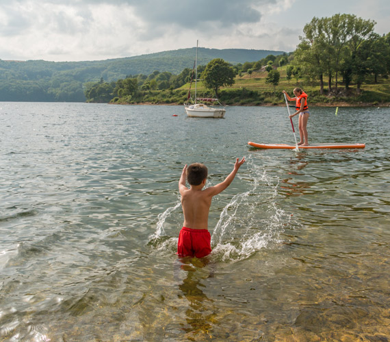 Baignade dans un lac - Tarn © Pascale Walter