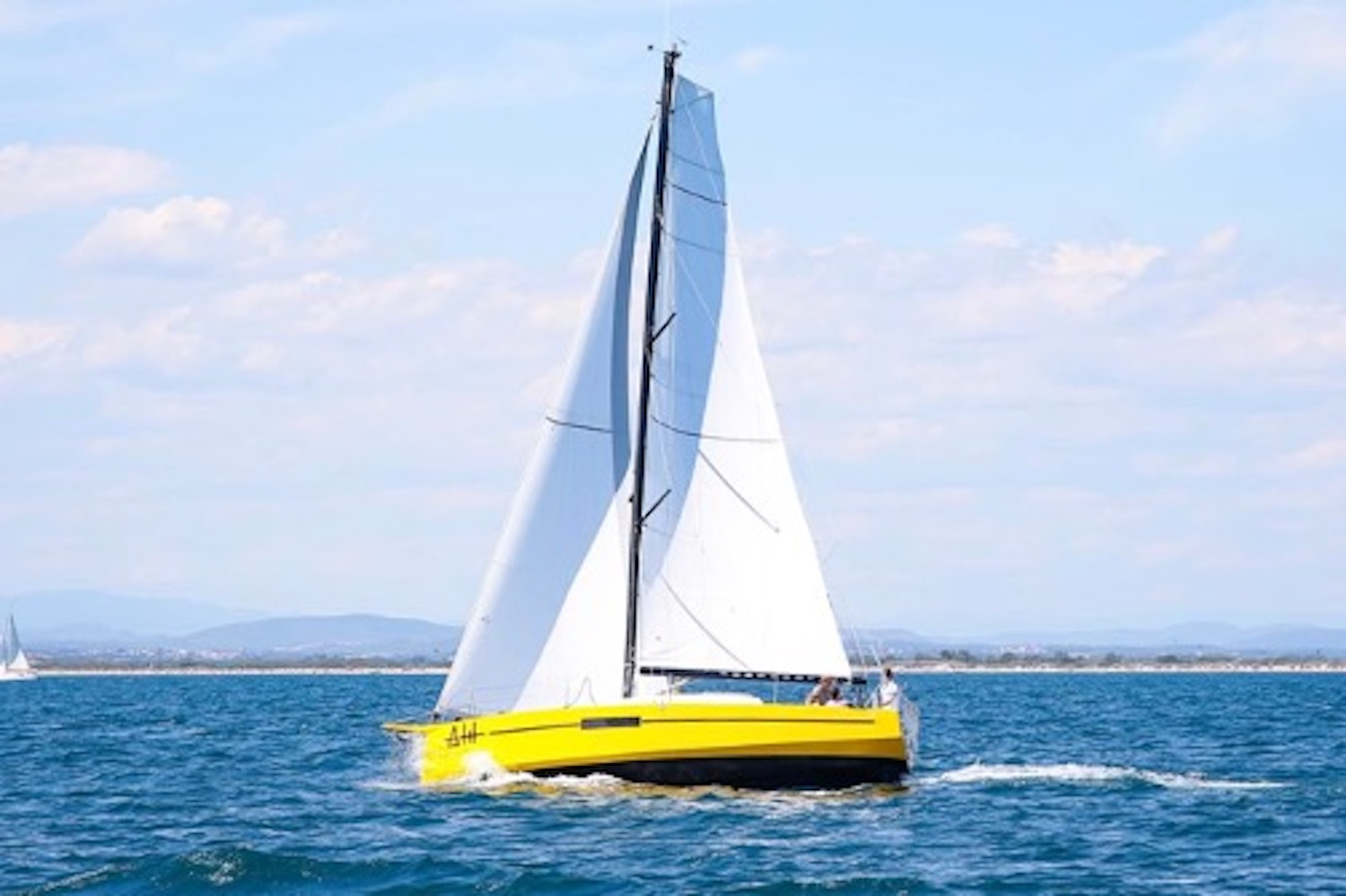 Monocoque Port Camargue© Latitude 43