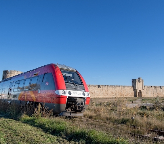 liO train Aigues-Mortes 30