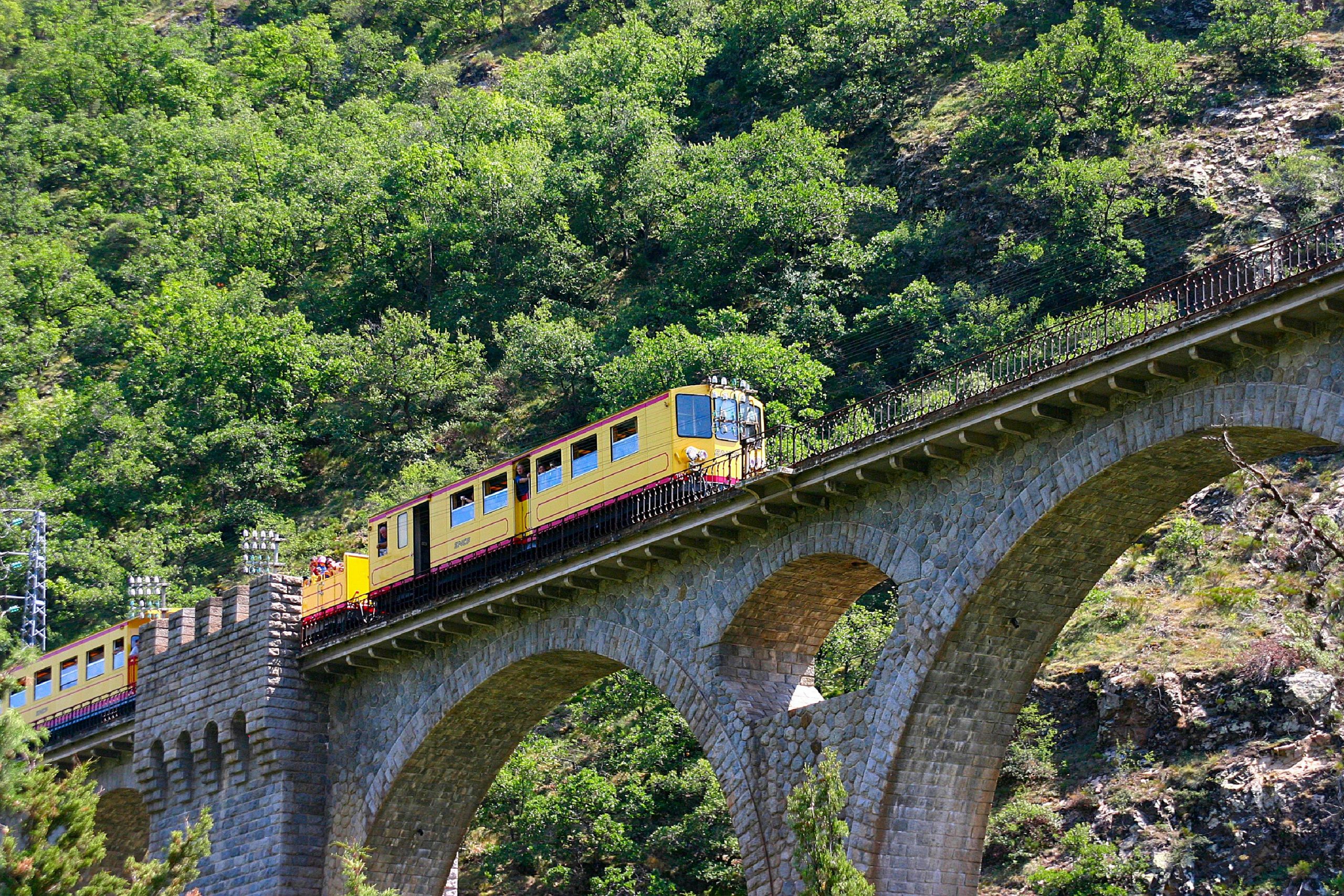 Train Jaune © Office de Tourisme de Font Romeu / CRTL Occitanie