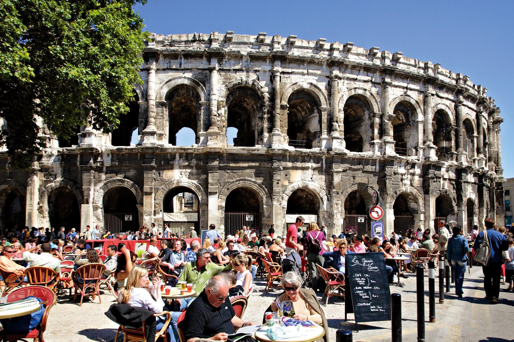 Arenes de Nimes © G.DESCHAMPS