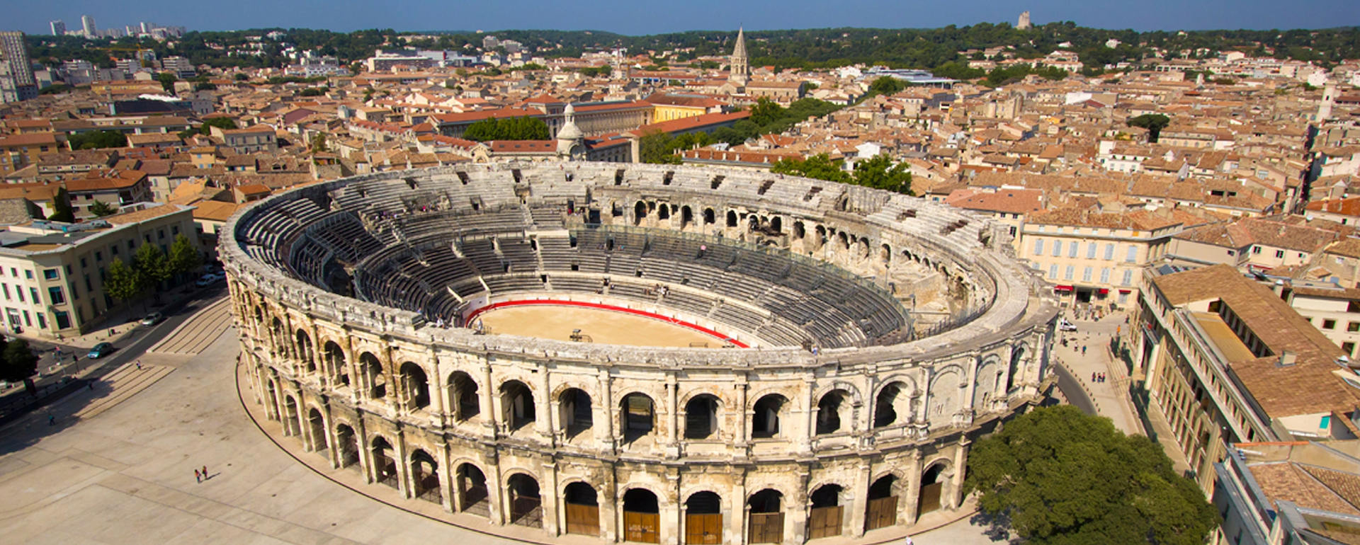 Vue aérienne de Nîmes © L. Bourdereaux / CRTL-Occitanie