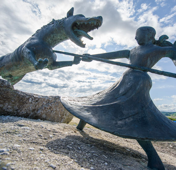 Marie Jeanne Vallet combattant la bête du Gévaudan statue à Auvers-@Luc-OlivierMDDT-43 Marie Jeanne Vallet combattant la bête du Gévaudan statue à Auvers-@Luc-OlivierMDDT-43