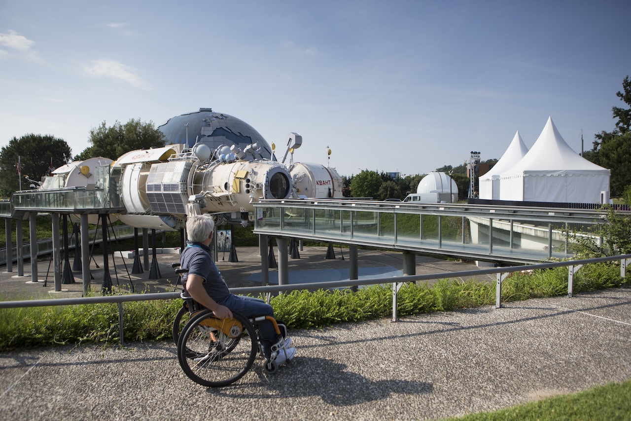 Visite en fauteuil de la Cité de l'Espace à Toulouse © Manuel Huynh
