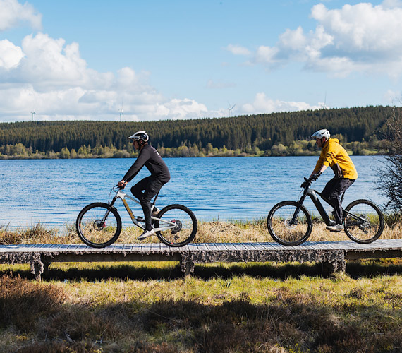 VTT autour du lac de Charpal Lac de Charpal - VTT © Julien Abellan / Jordan Colin / CRTL Occitanie