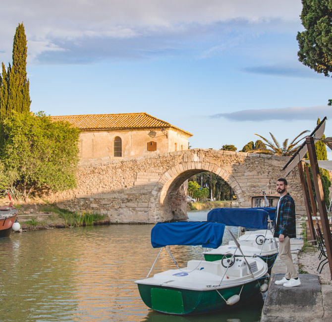Le Somail au bord du canal du Midi  Le Somail au bord du canal du Midi