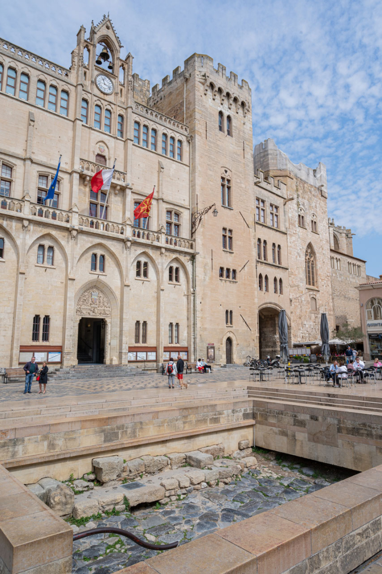 Palais-Musée des Archevêques de Narbonne, Palais Vieux ; Place de l'hôtel de ville
