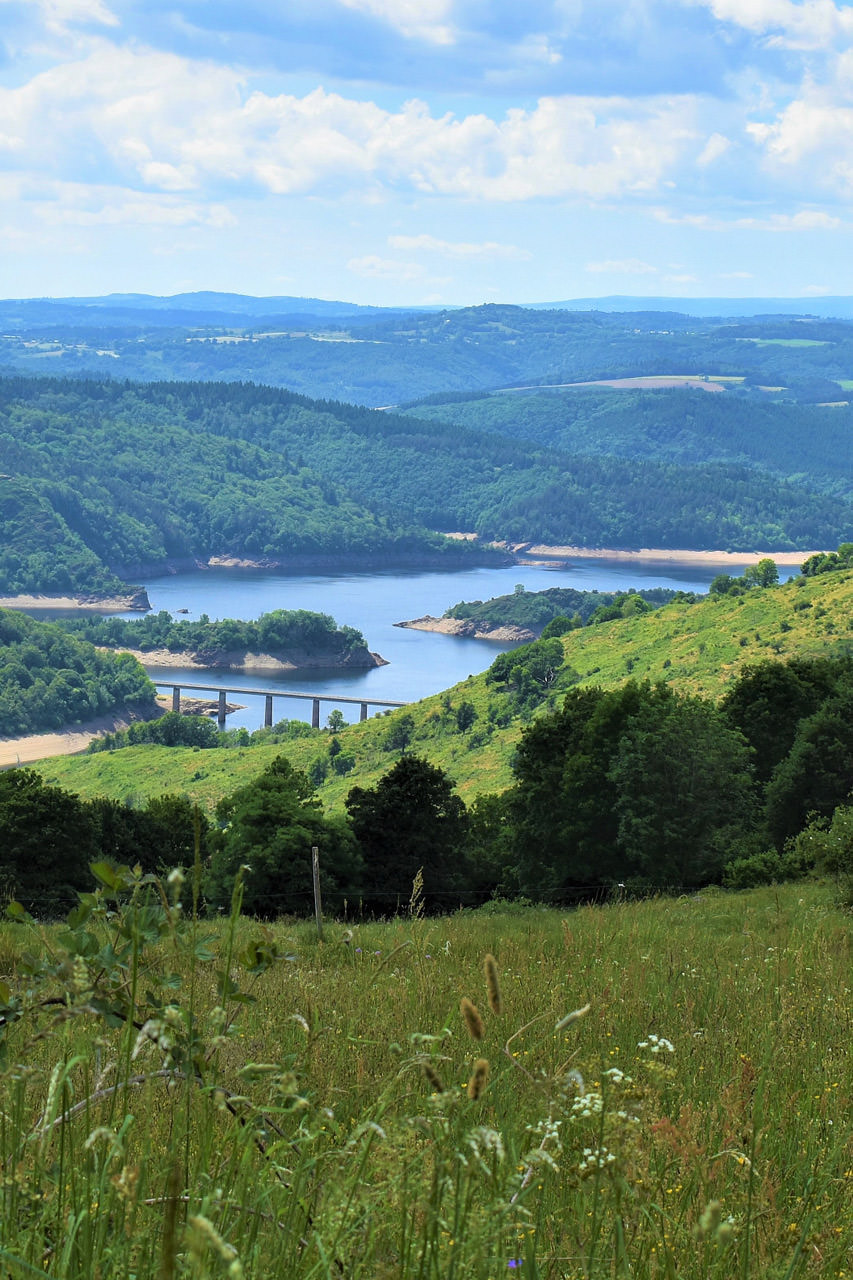 Lac de Garabit - Grandval © Pays de Saint-Flour Lac de Garabit - Grandval - Cirque de Mallet © Pays de Saint-Flour Tourisme