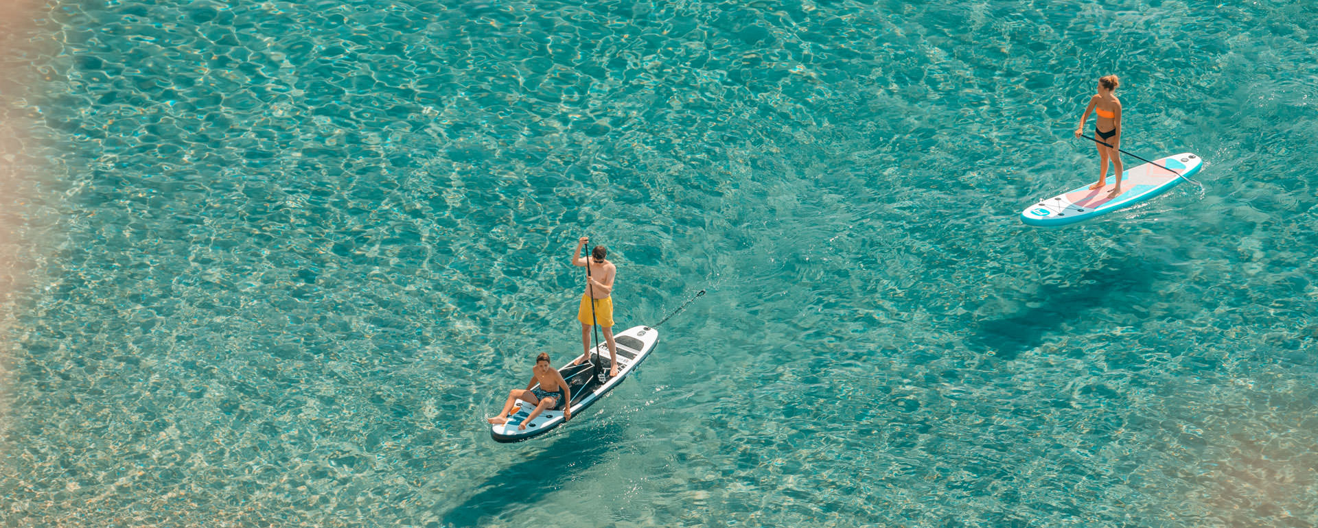 stand up paddle au pied de la falaise, de Leucate Plage à La Franqui.
