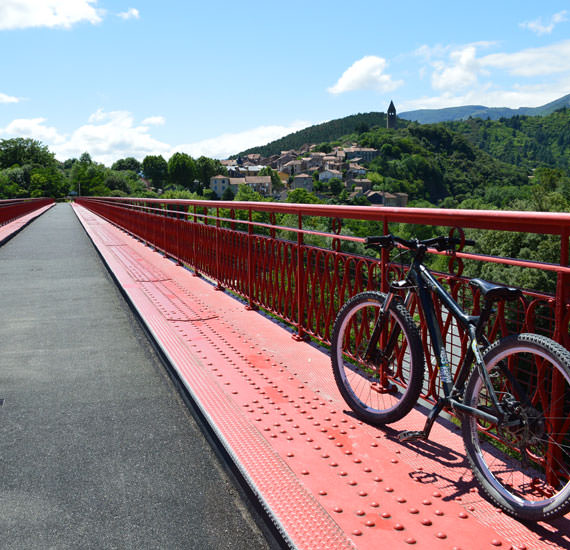 La voie verte Passa Païs : tunnels et pont type Eiffel à Olargues