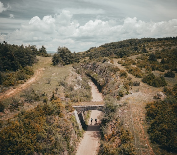 Gravel sur le causse du Larzac - Wishone © The French Drone