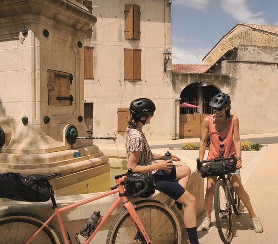 Rochefort du Gard à vélo © Grand Avignon Tourisme