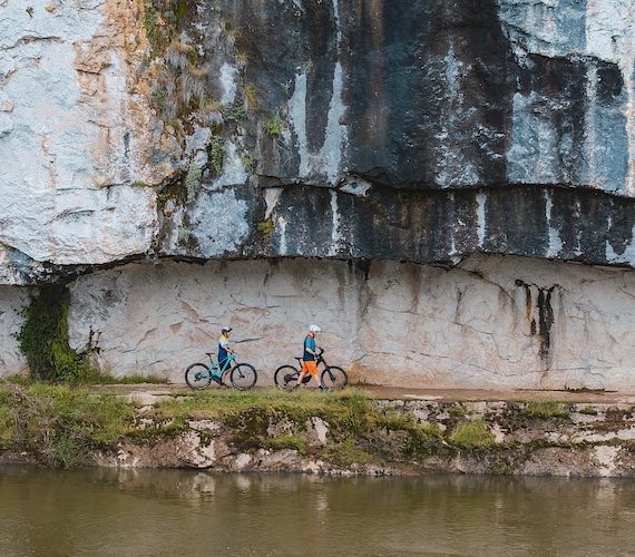 À VTT sur le chemin de halage © Julien Abellan / Vélo Vert