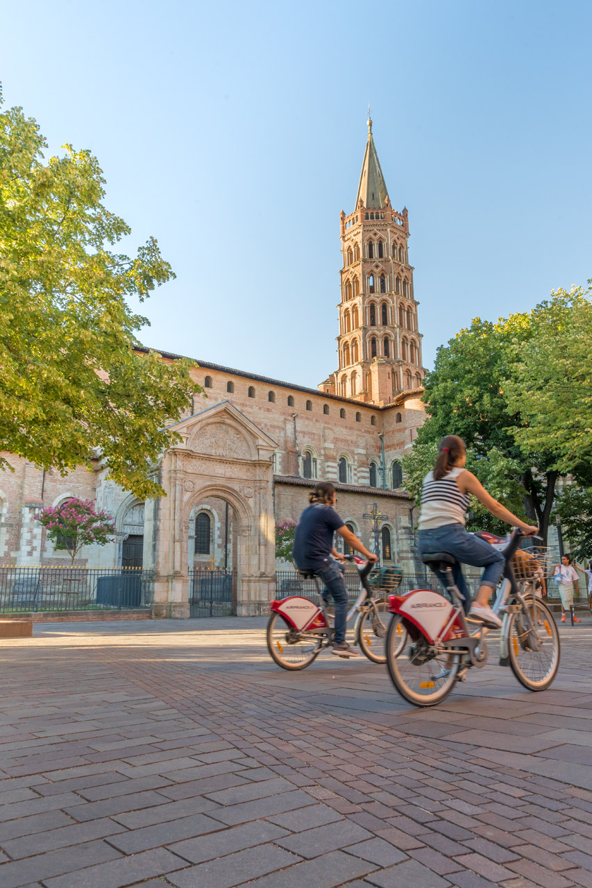Toulouse à vélo - Basilique Saint-Sernin © Rémi Deligeon