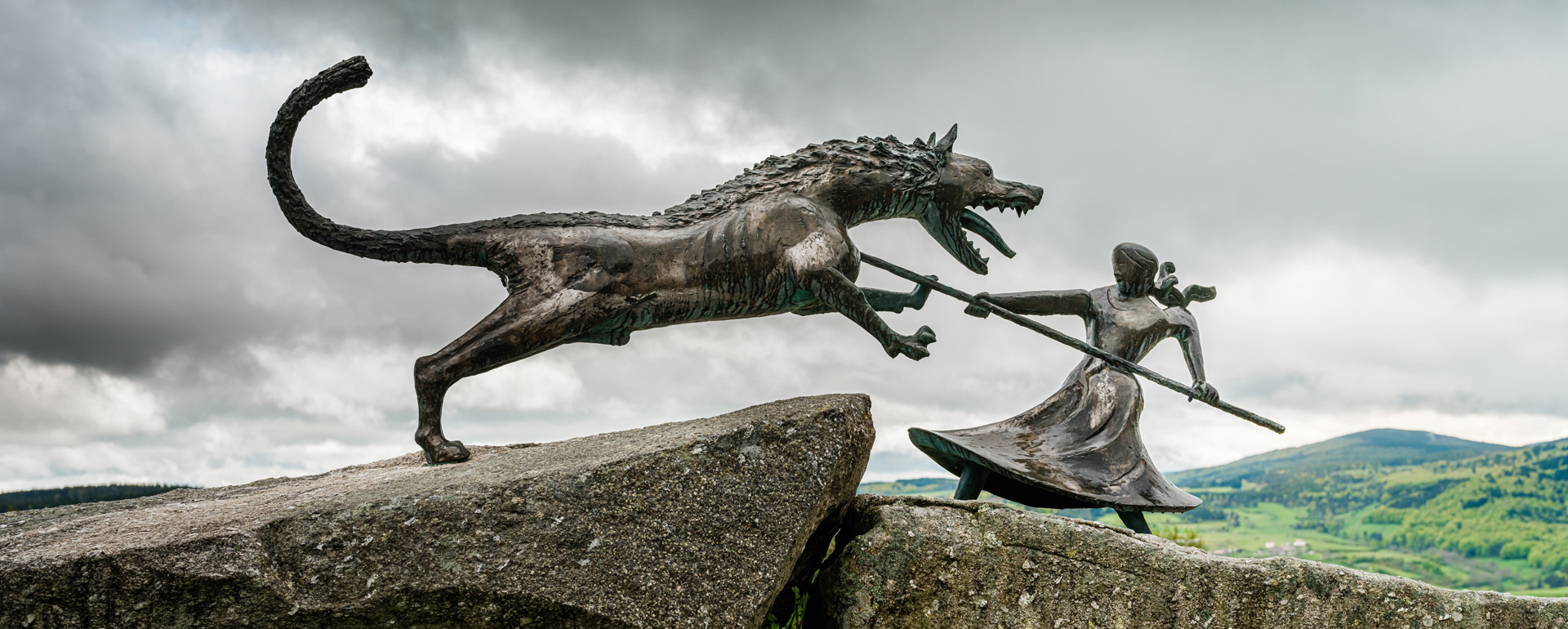 Statue Bête du Gévaudan en Margeride © Rémi Flament / CRTL Occitanie